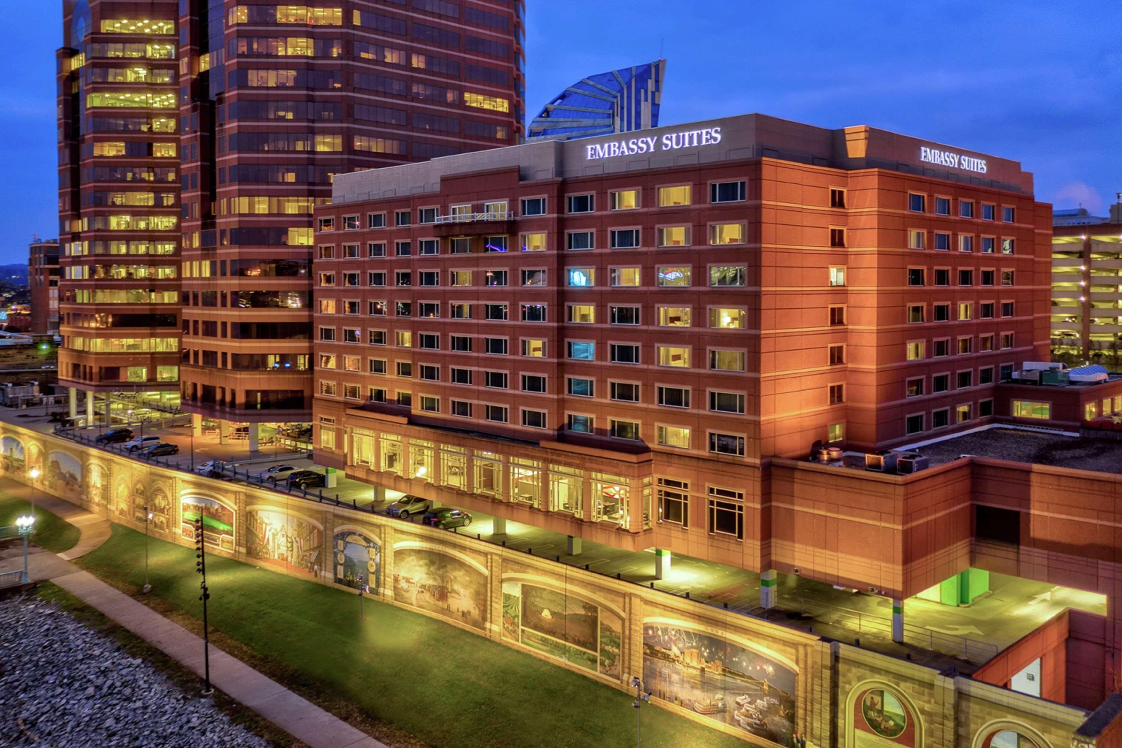 Embassy Suites Cincinnati - Rivercenter Covington Exterior foto