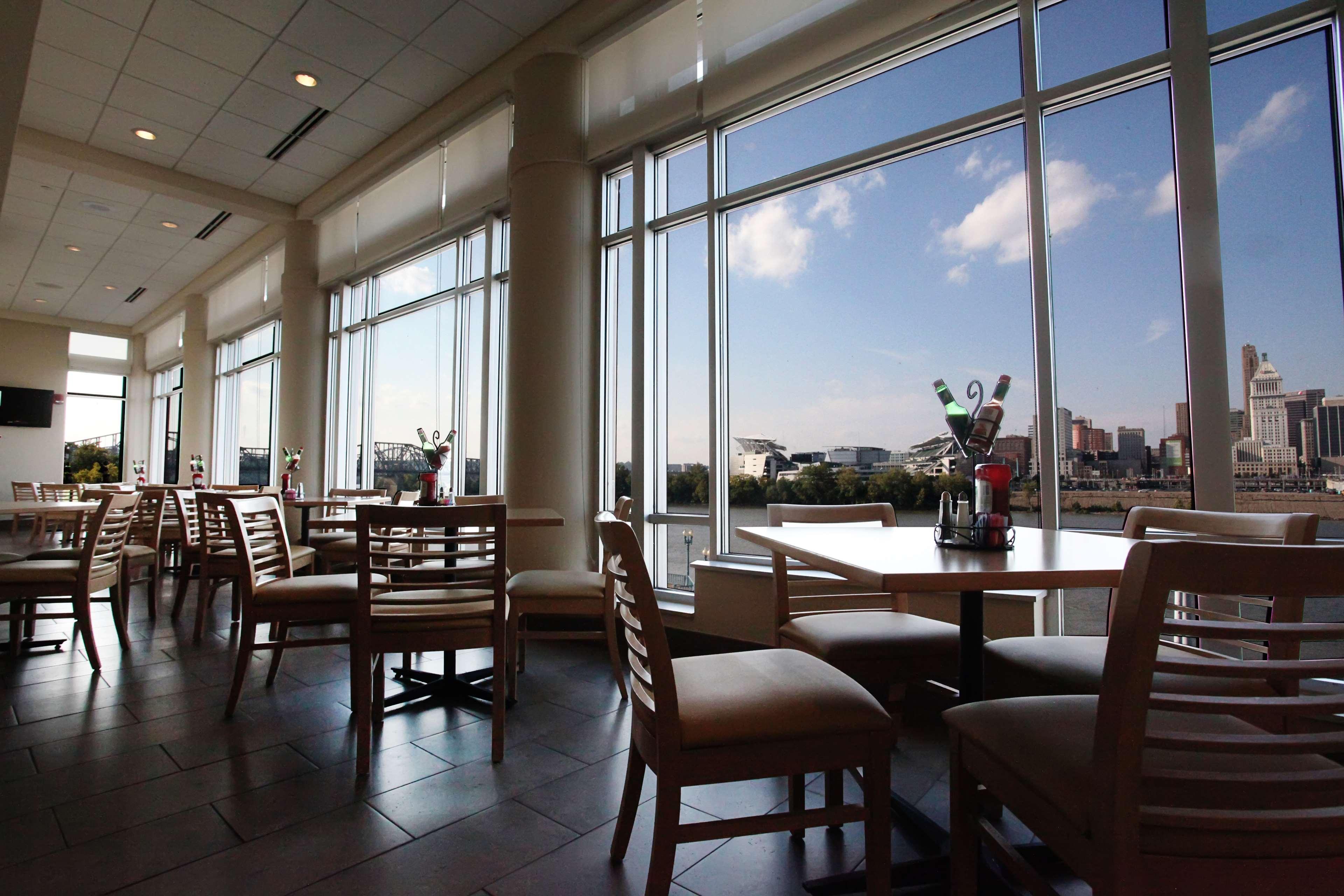 Embassy Suites Cincinnati - Rivercenter Covington Restaurante foto