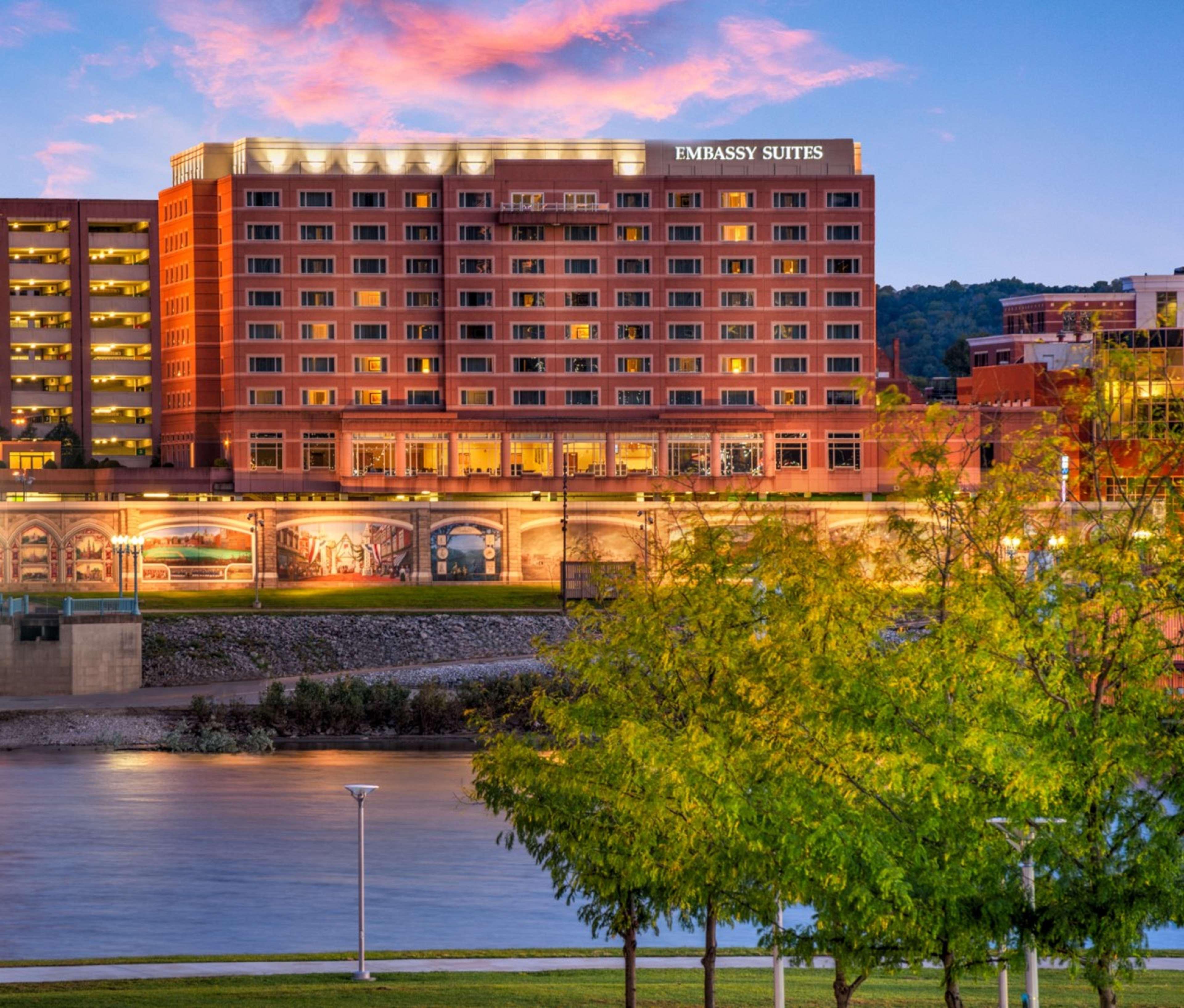Embassy Suites Cincinnati - Rivercenter Covington Exterior foto