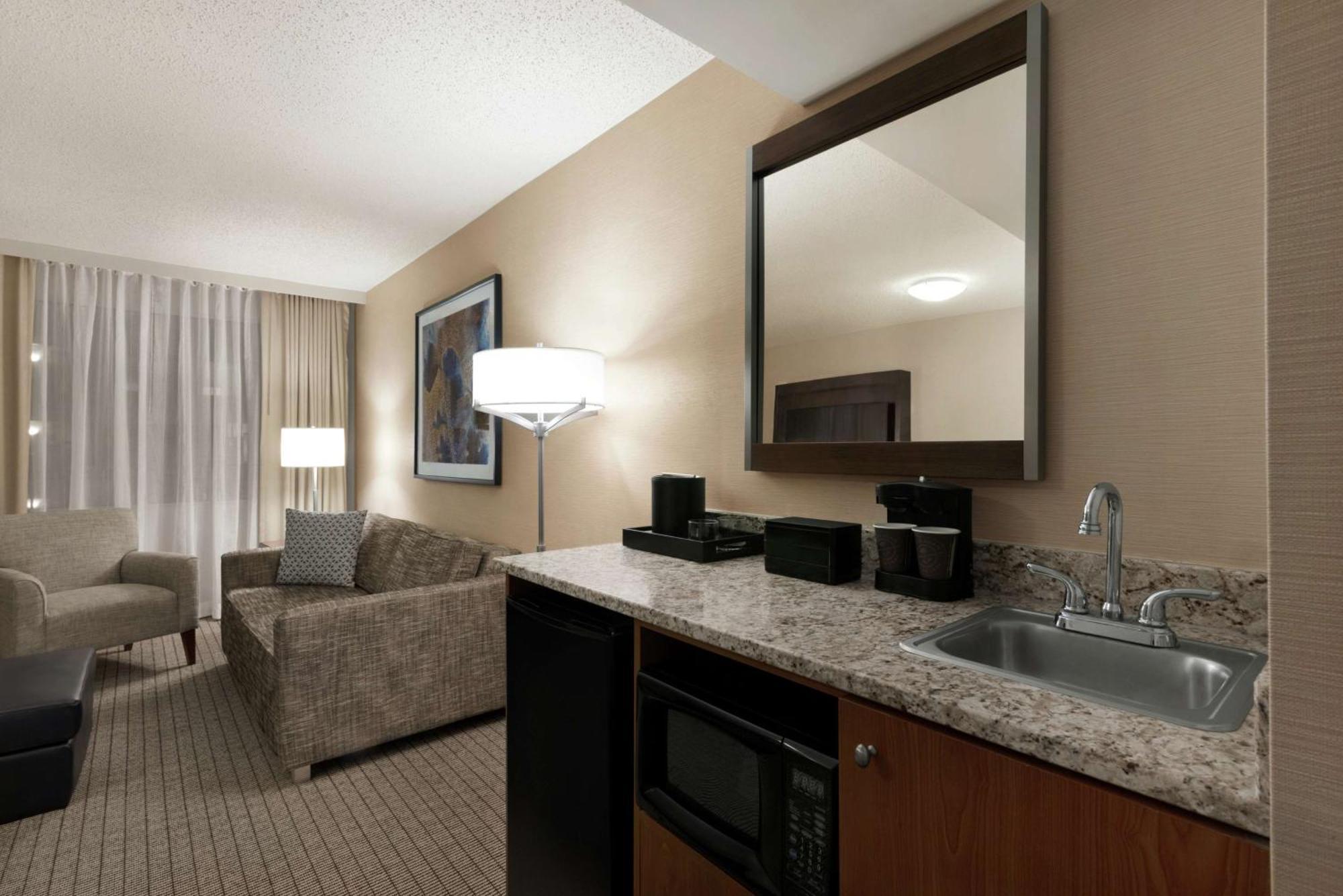 Embassy Suites Cincinnati - Rivercenter Covington Exterior foto
