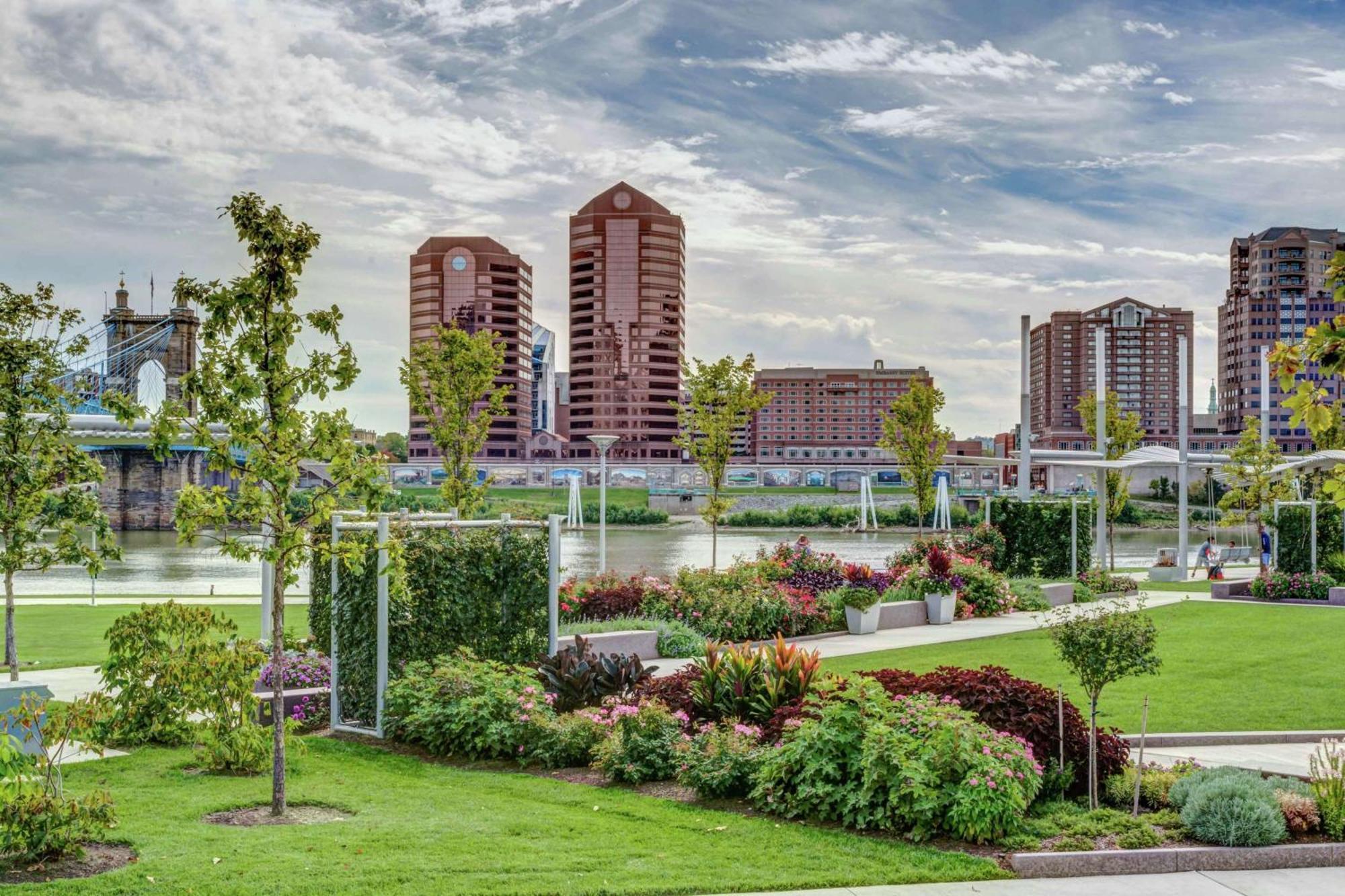 Embassy Suites Cincinnati - Rivercenter Covington Exterior foto